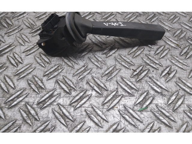 Ручка стеклоочистителей    Volvo V70