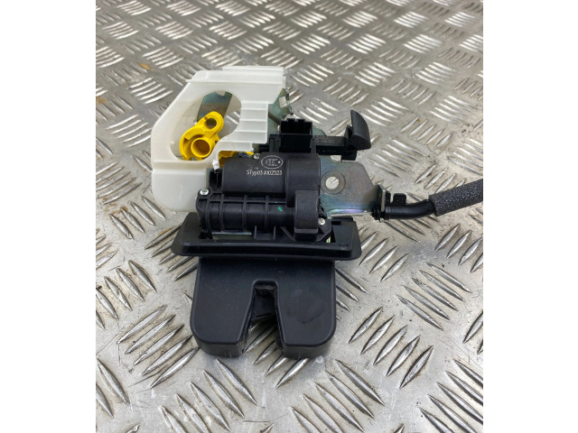 Замок багажника 4M0827506D Audi Q7 4M 2015 - года