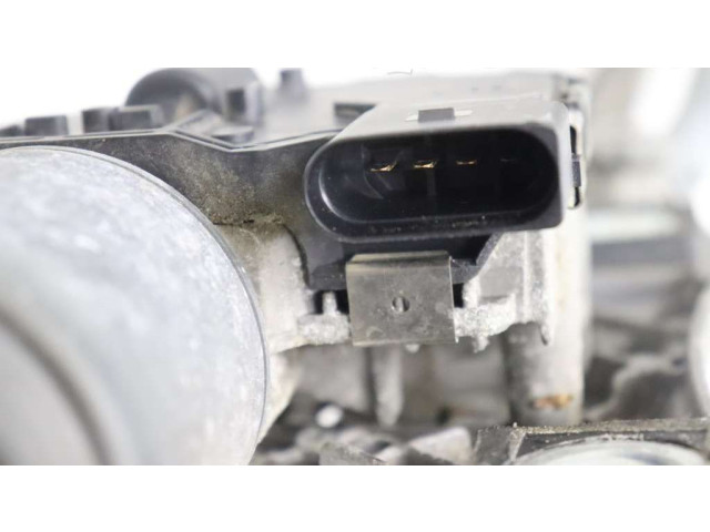 Моторчик дворников 31253518    Volvo S40