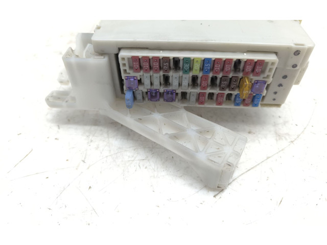 Pojistková skříňka 8273047450A Toyota Prius (XW30) 2010