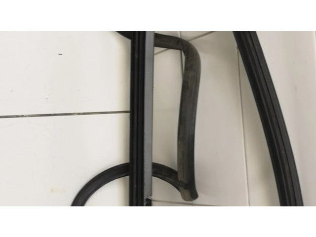 Передняя рамка дверного стекла