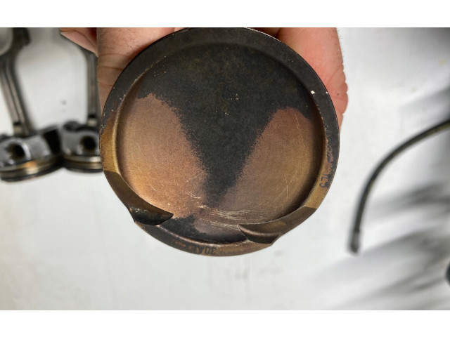  Поршень с шатуном    Renault Clio V  