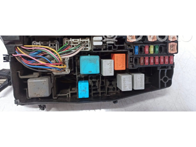 Pojistková skříňka 7379R0A2 Toyota Avensis T270 2012