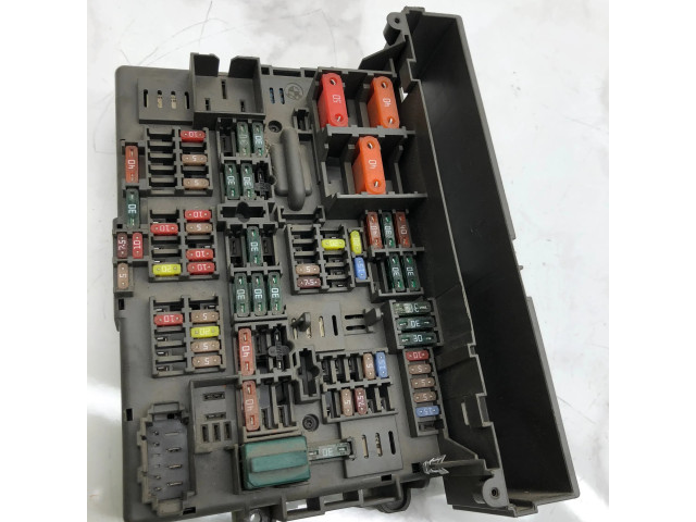 Pojistková skříňka 10688710 BMW 3 E92 E93 2008