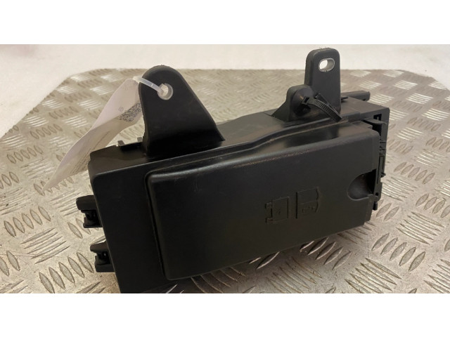 Блок предохранителей  GX7314A067AA, GX7314A076AA   Jaguar E-Pace    