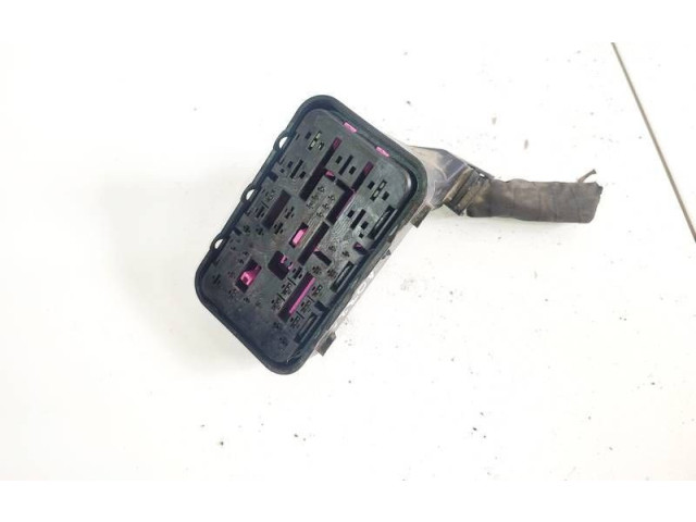 Блок предохранителей 15345261, 1534526-1 Volkswagen Golf Plus