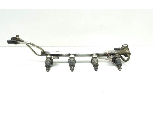 Топливная рампа 06A906031A   Audi A3 S3 8L  