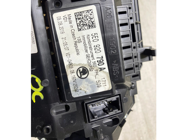 Панель приборов 5E0920790A   Skoda Octavia Mk3 (5E)       