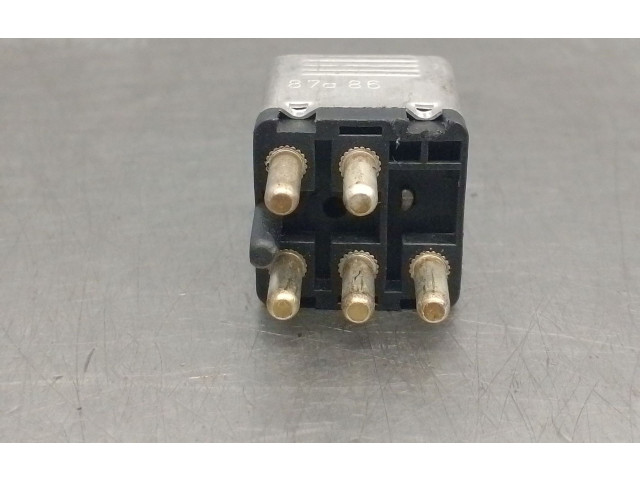 Pojistková skříňka 0015420219, 4RD00412200 Mercede-Benz S W126 1988