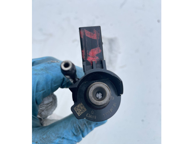 Vstřikovací lišta 7792097   BMW 7 E65 E66    m67d44 