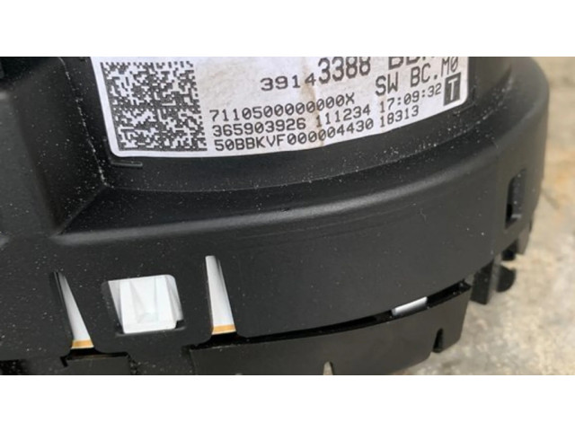 Другая деталь салона