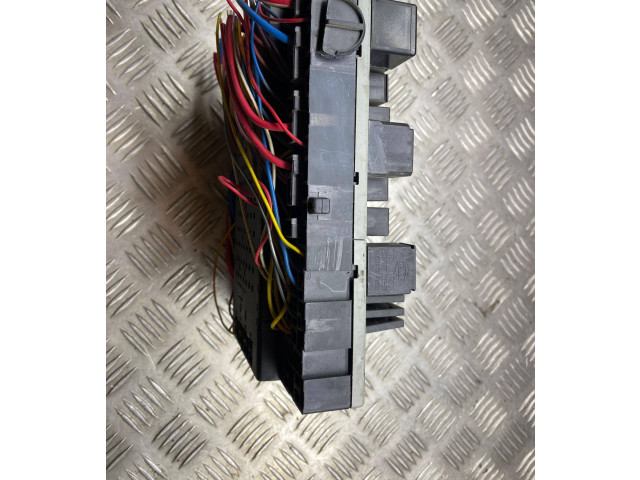 Блок предохранителей  8645729, 8676286   Volvo S80    