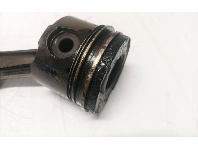  Поршень с шатуном    Peugeot Partner  