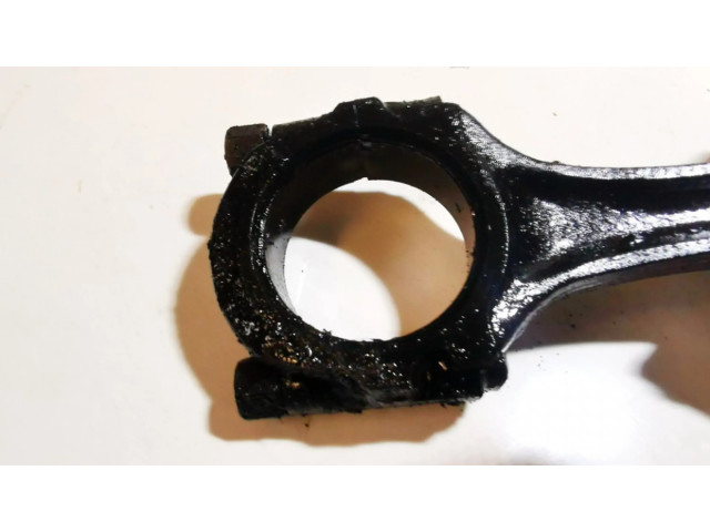 Píst Nissan Serena pro naftový motor 2.0