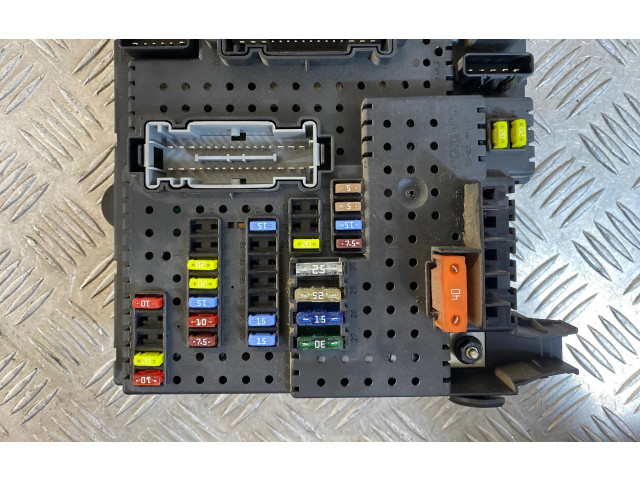 Блок предохранителей 30728512, 28017881   Volvo XC90    