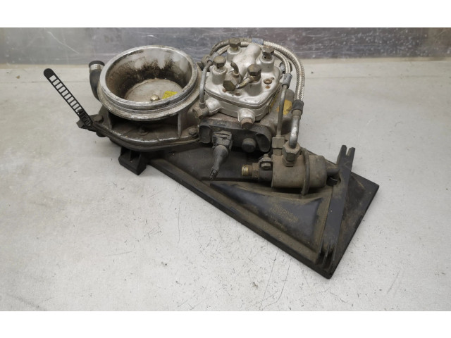 Vstřikovací lišta 0438121076, 051133353 Volkswagen PASSAT B3