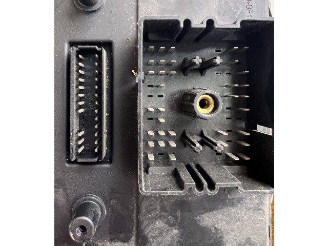 Блок предохранителей 04831433AA, 518722202   Jeep Grand Cherokee (WJ)    