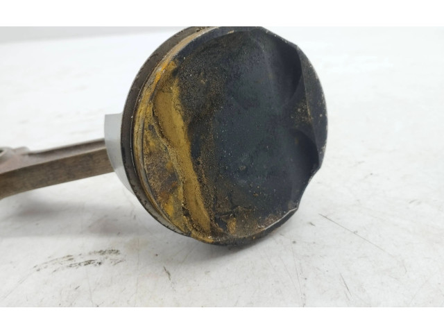  Поршень с шатуном    Maserati Quattroporte  