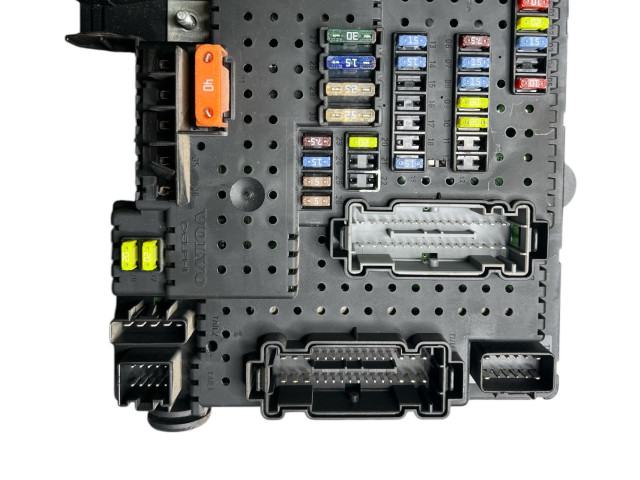 Блок предохранителей 8676391, 12217799 Volvo S60