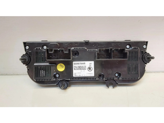 Блок управления климат-контролем 5E0907044R Skoda Octavia Mk3 (5E)