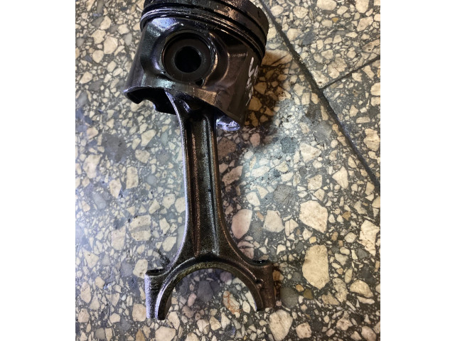  Поршень с шатуном  81L79  Volvo V70  