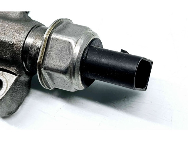 Vstřikovací lišta 04L089G Volkswagen Caddy