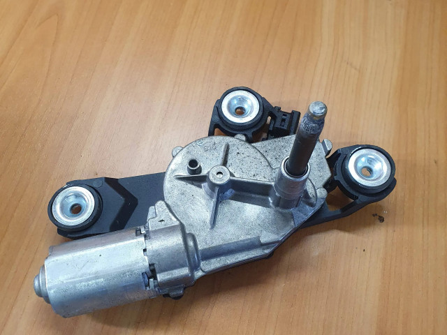 Моторчик заднего дворника 30763683, 0390201823    Volvo V50