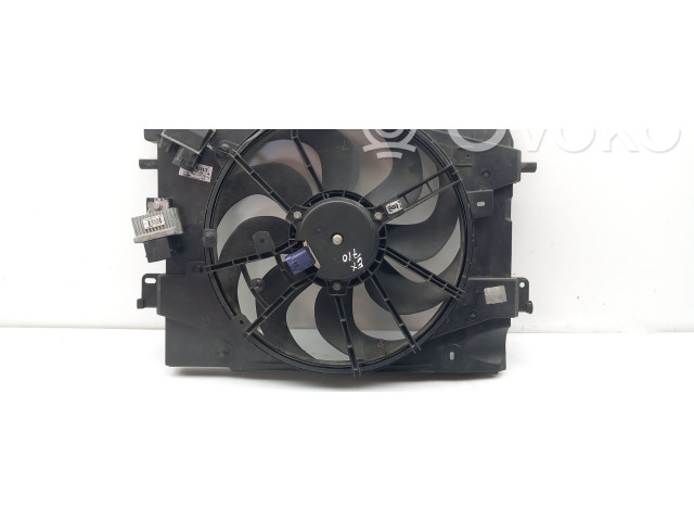 Вентилятор радиатора     8240636, 214816812R    Renault Clio IV 