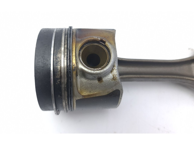  Поршень с шатуном    Volkswagen PASSAT B6  