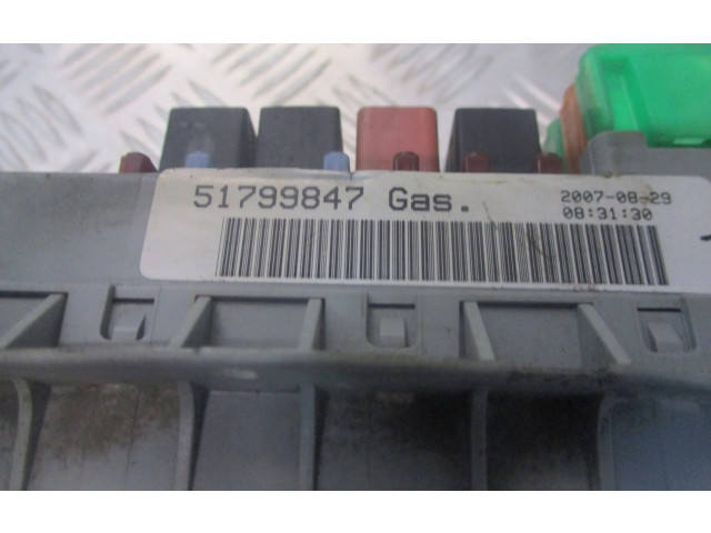 Блок предохранителей  51799847   Fiat Linea    