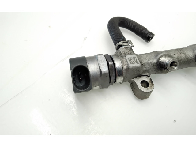 Топливная рампа R04L125, 057130764AB Skoda Octavia Mk3 (5E)