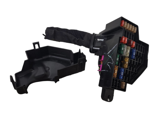 Блок предохранителей    Volkswagen Jetta V    