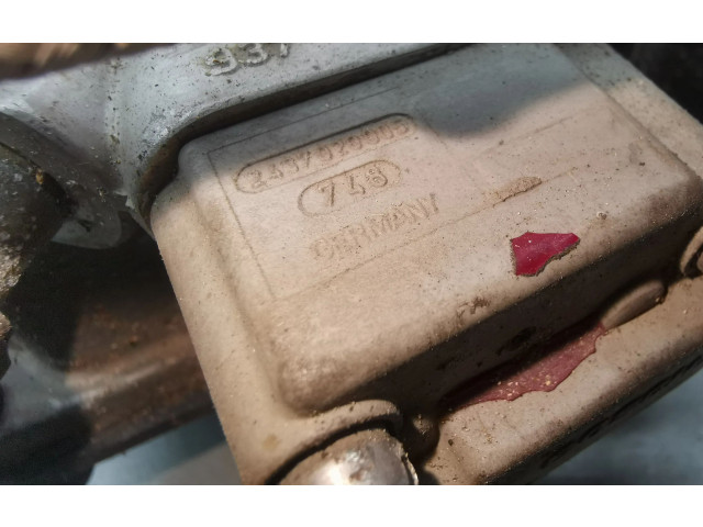 Vstřikovací lišta 0438121076, 051133353 Volkswagen PASSAT B3