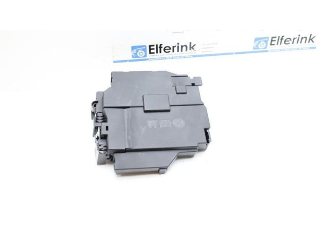 Блок предохранителей 8889877787, P8889877787 Lynk & co 01