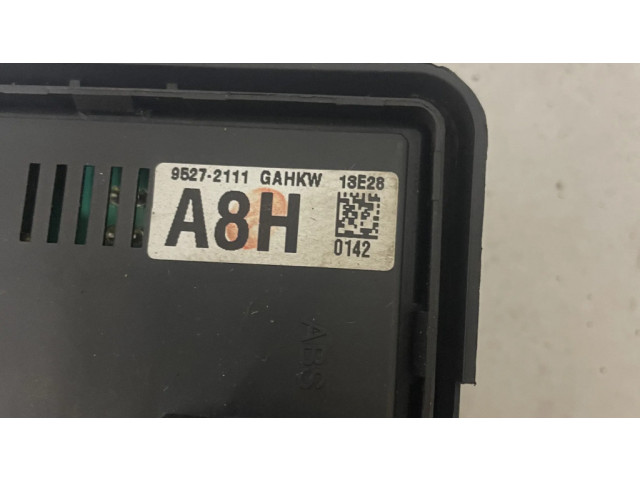 Блок предохранителей 95272111   Chevrolet Spark    