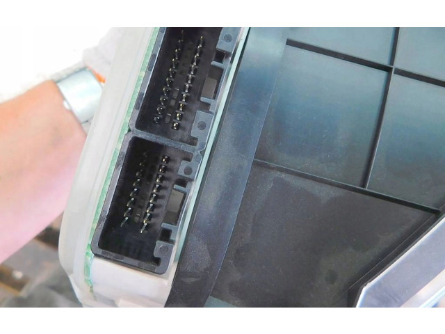 Přístrojová deska Mazda Premacy 2003 CB84A