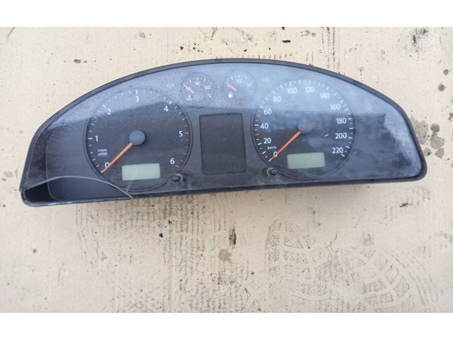 Přístrojová deska Volkswagen Transporter - Caravelle T5 2007 T525JYUTRH00