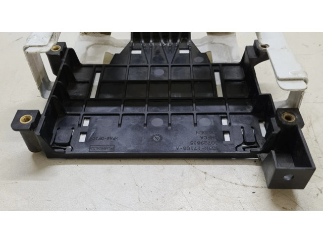 Другая деталь отсека двигателя