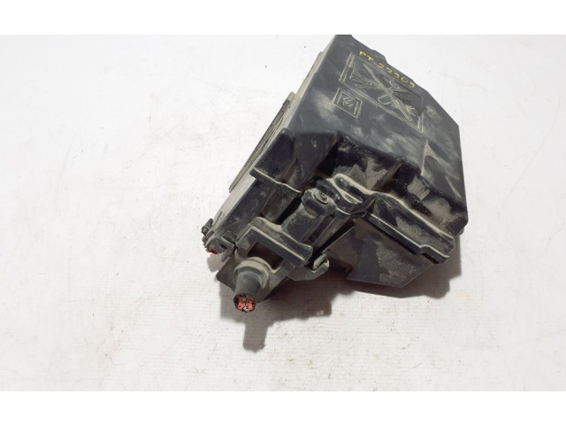 Блок предохранителей  284B04566R   Dacia Jogger    