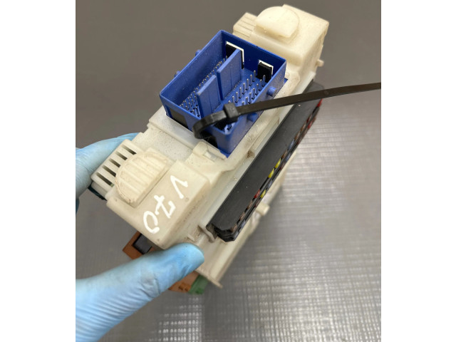 Блок предохранителей 7G9T14C256FA, 30765624AE   Volvo V70    