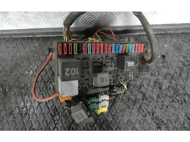 Блок предохранителей    Volkswagen Transporter - Caravelle T4    