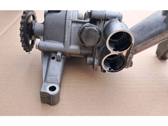 Масляный насос   6051810120  Mercedes-Benz E W124 