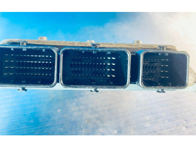 Блок управления двигателя 31211071AA   Volvo V50