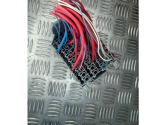 Блок предохранителей  9162439   Volvo S80    