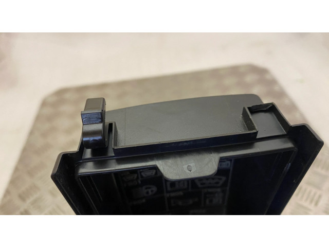 Блок предохранителей  GX7314A067AA, GX7314A076AA   Jaguar E-Pace    