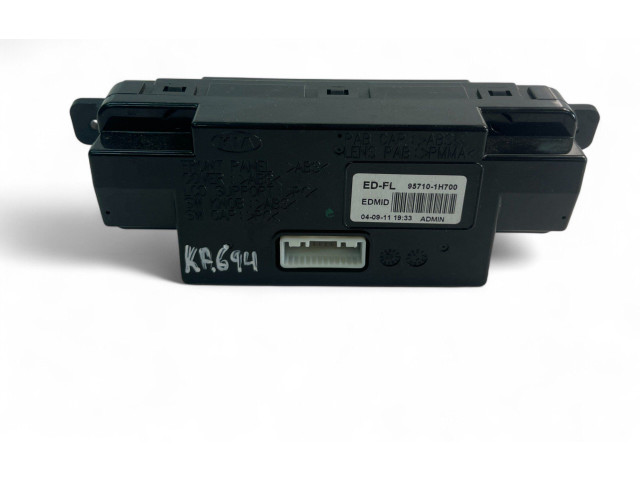 Дисплей    957101H700   KIA Ceed