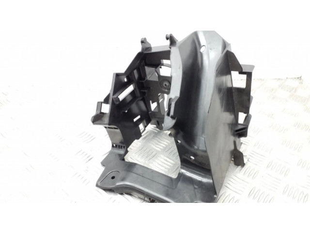 Другая деталь отсека двигателя