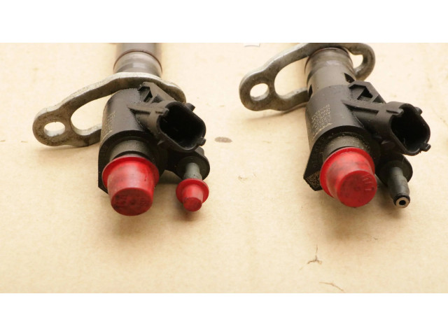 Комплект форсунок 31303238, 30777759    Volvo V70  D 5204 T3 