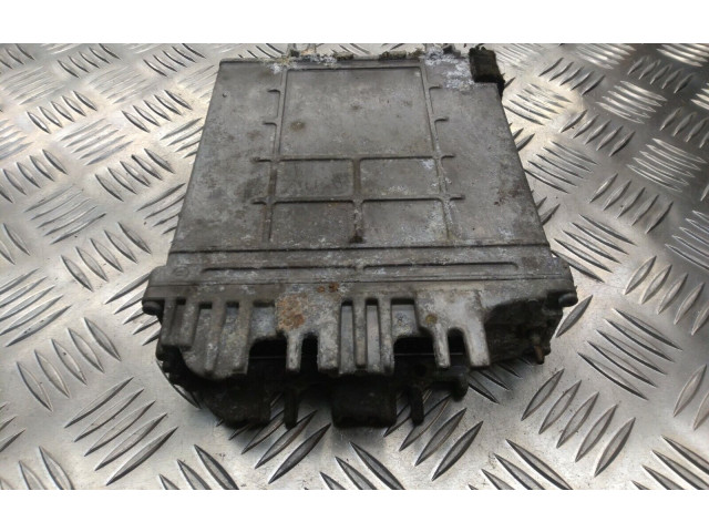 Блок управления двигателя 028906021AT, 0281001368   Volkswagen PASSAT B4