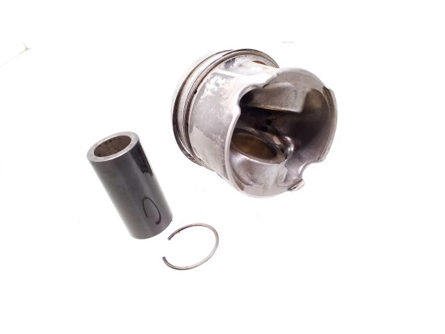 Píst BMW 5 G30 G31 pro naftový motor 2.0 B47d20a